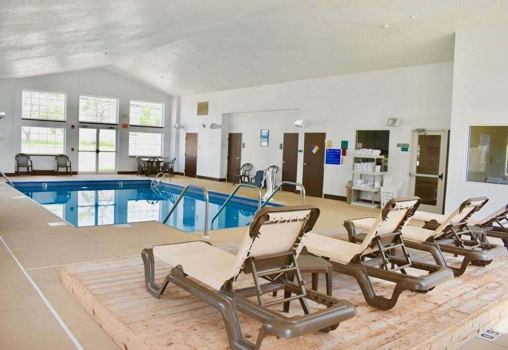 Mainstay Suites Cedar Rapids North - Marion Екстер'єр фото