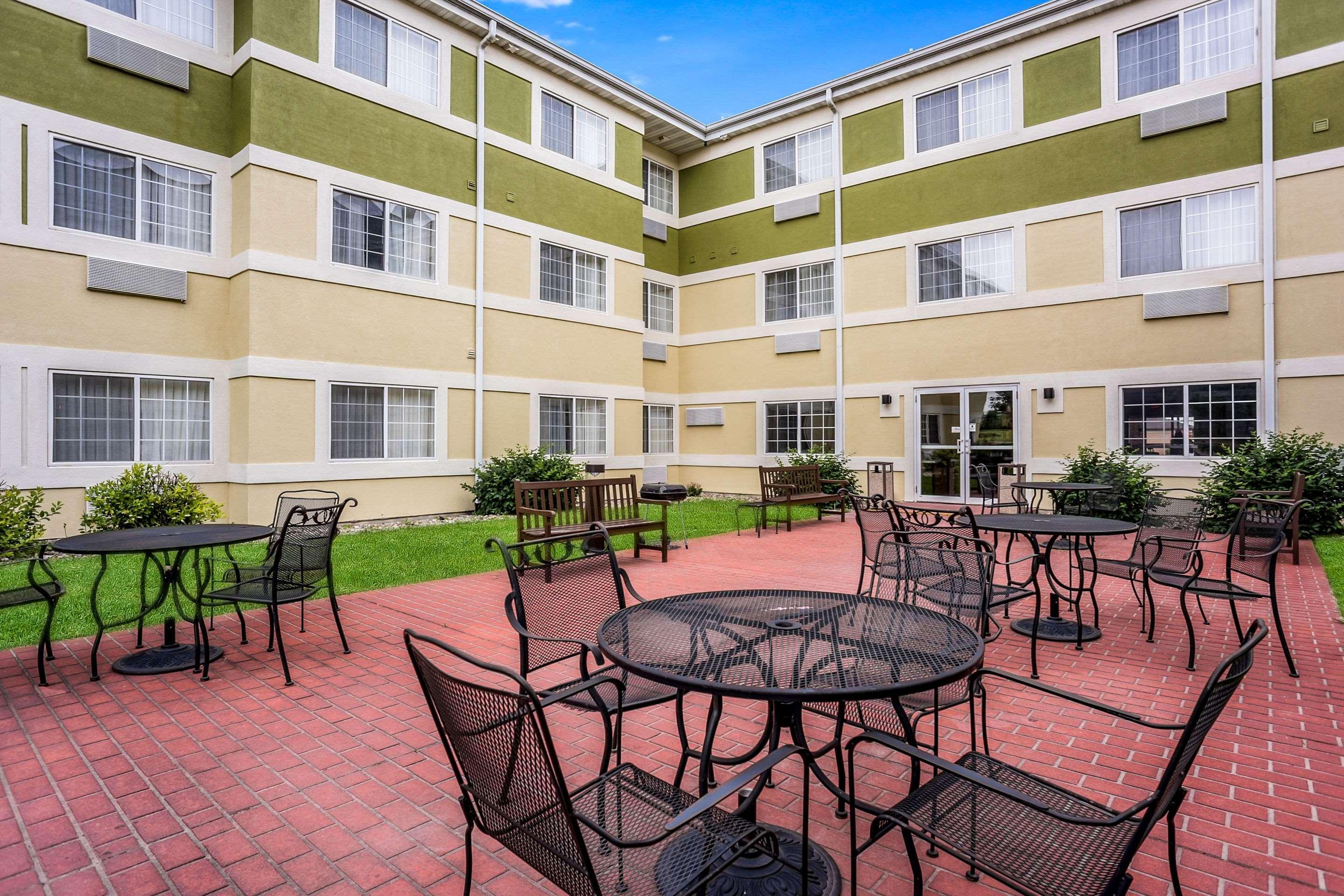 Mainstay Suites Cedar Rapids North - Marion Екстер'єр фото