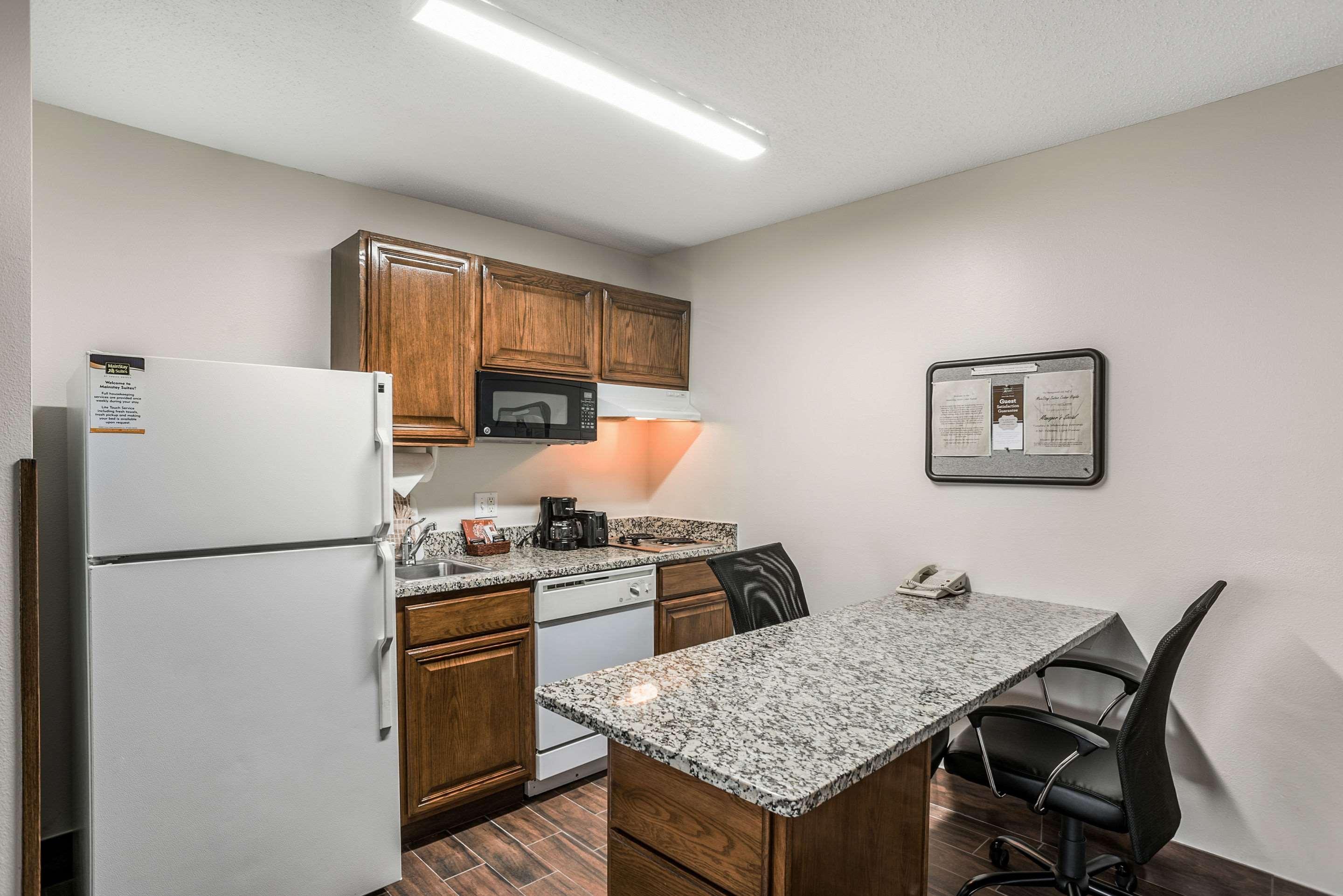 Mainstay Suites Cedar Rapids North - Marion Екстер'єр фото